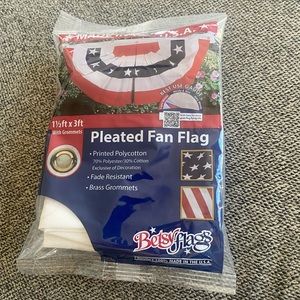 Pleated fan flag 1 1/2 ft x 3ft NWT